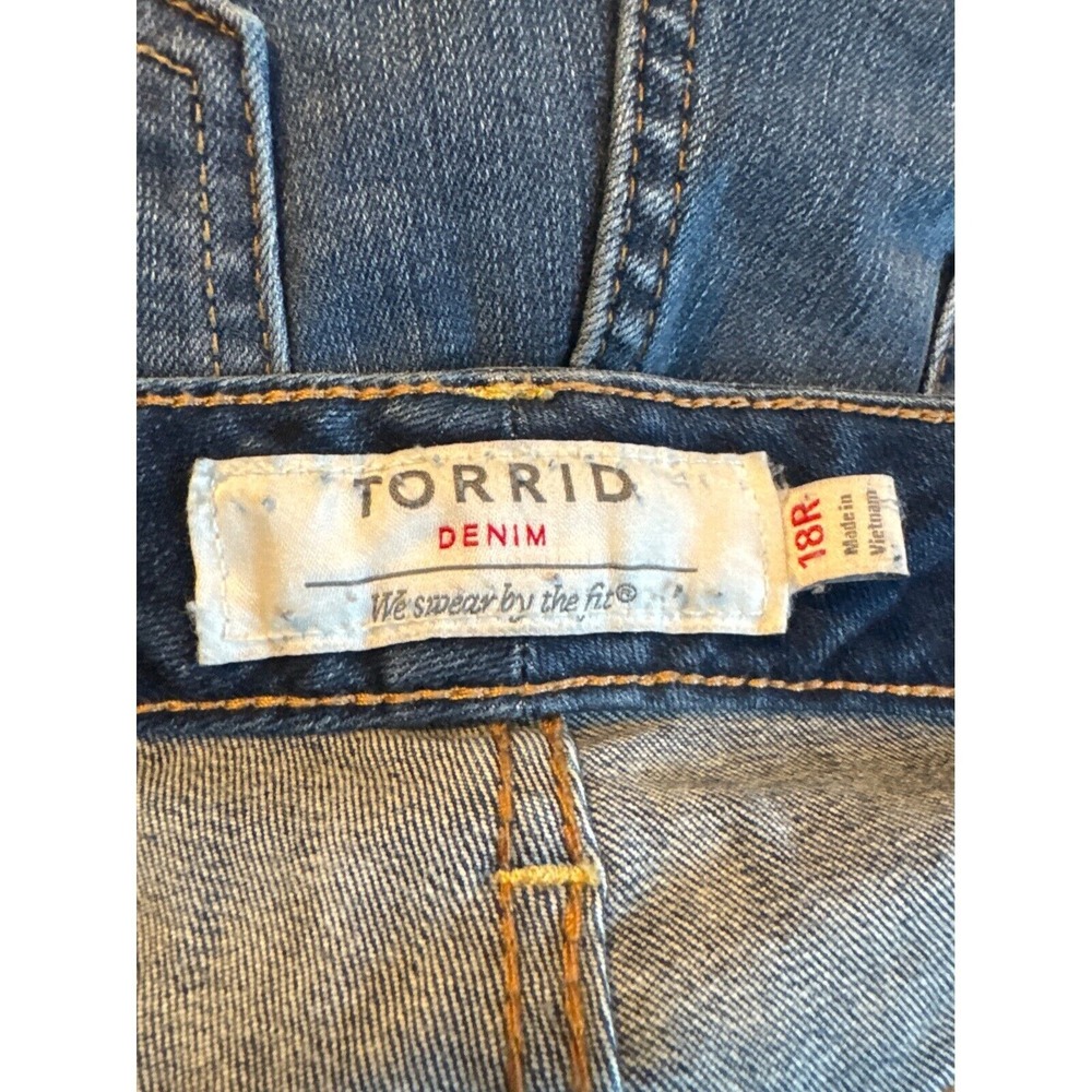 Torrid plus size jeans denim 18R 30 inseam. Distressed,‎ straight leg